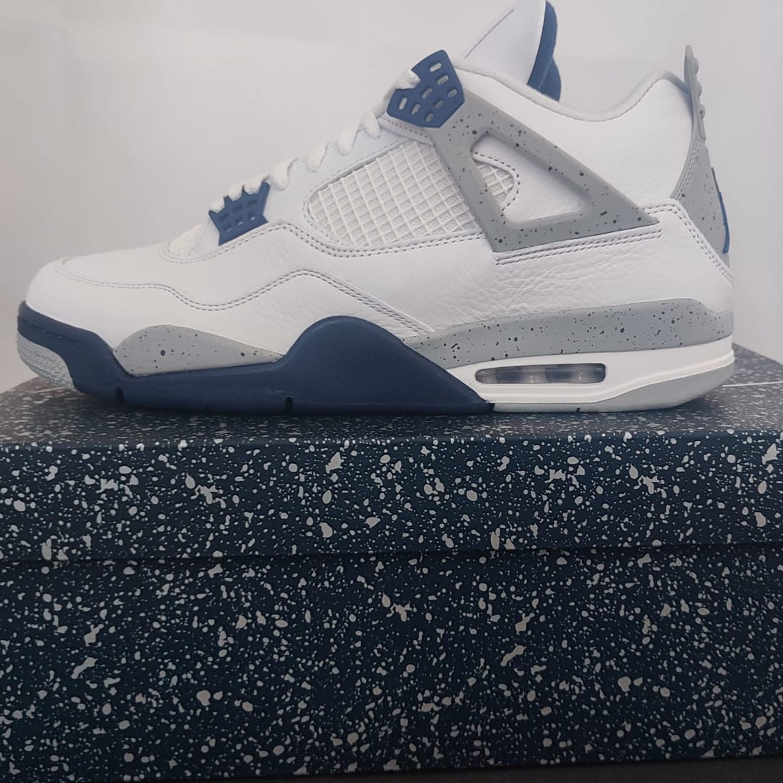 Air Jordan 4 Midnight Navy