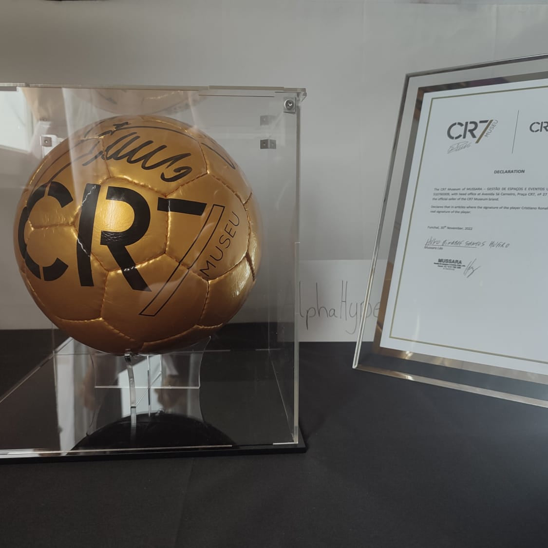 Cristiano Ronaldo Limitierter Fußball mit Autogramm & Urkunde