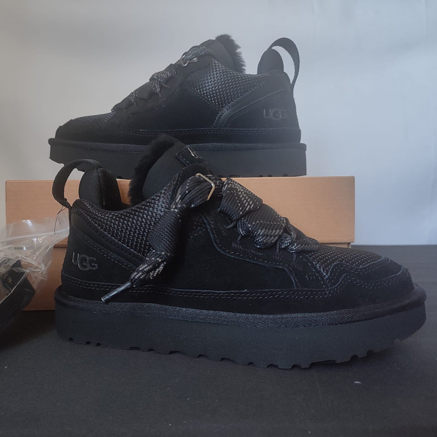 UGG Lowmel Black